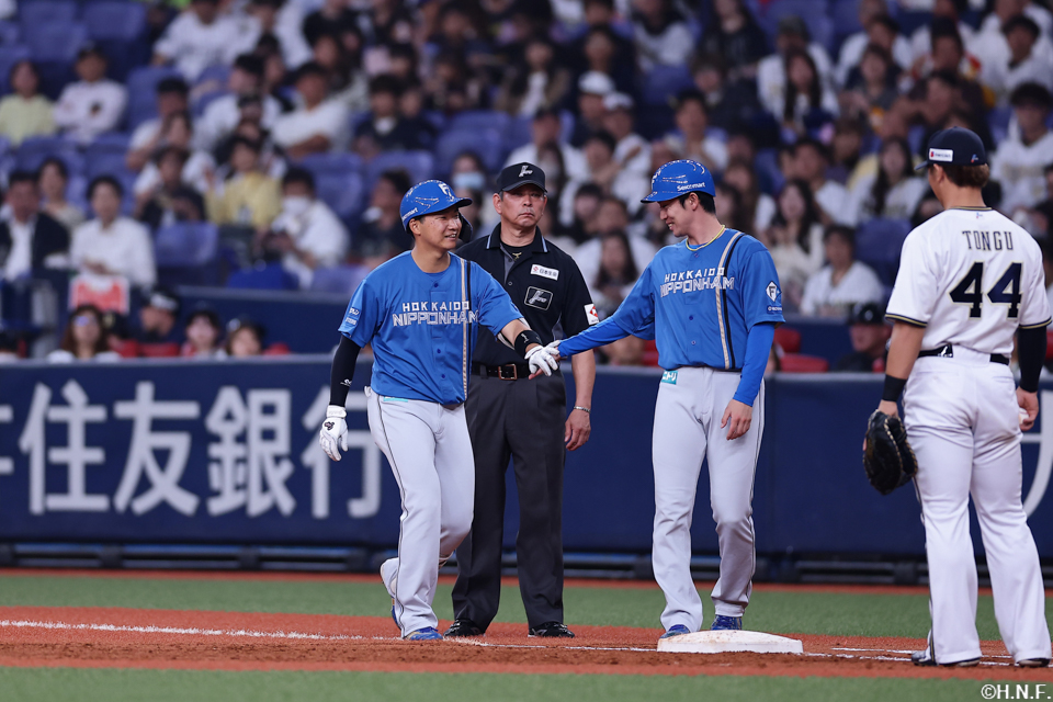 2回表、プロ初ヒットを放った山縣選手02