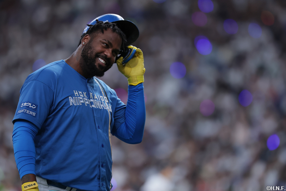 9回表、代打で適時打を放つレイエス選手03