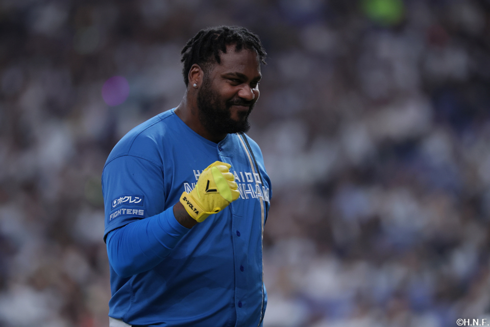 9回表、代打で適時打を放つレイエス選手04