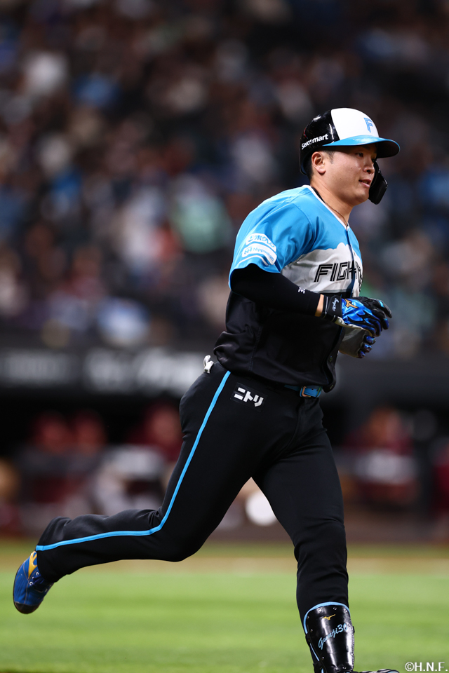 2回裏、先制の本塁打を放つ郡司選手02