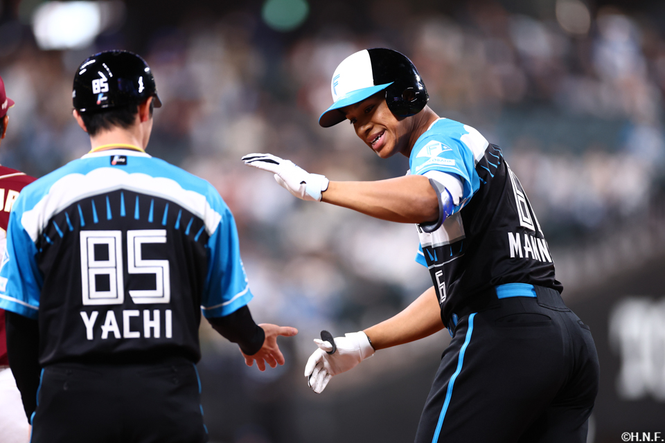 3回裏、レフトへヒットを放った万波選手02