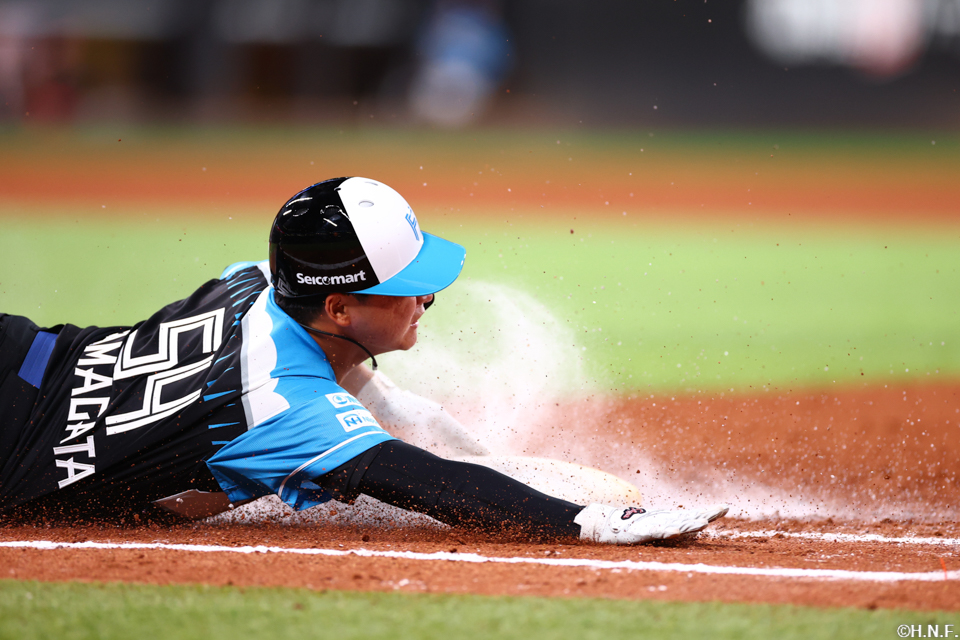 9回裏、内野安打を放った 山縣選手