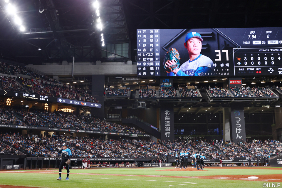 6回表、マウンドを降りる古林投手