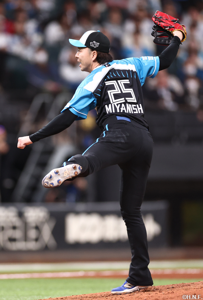 8回、三番手の宮西投手