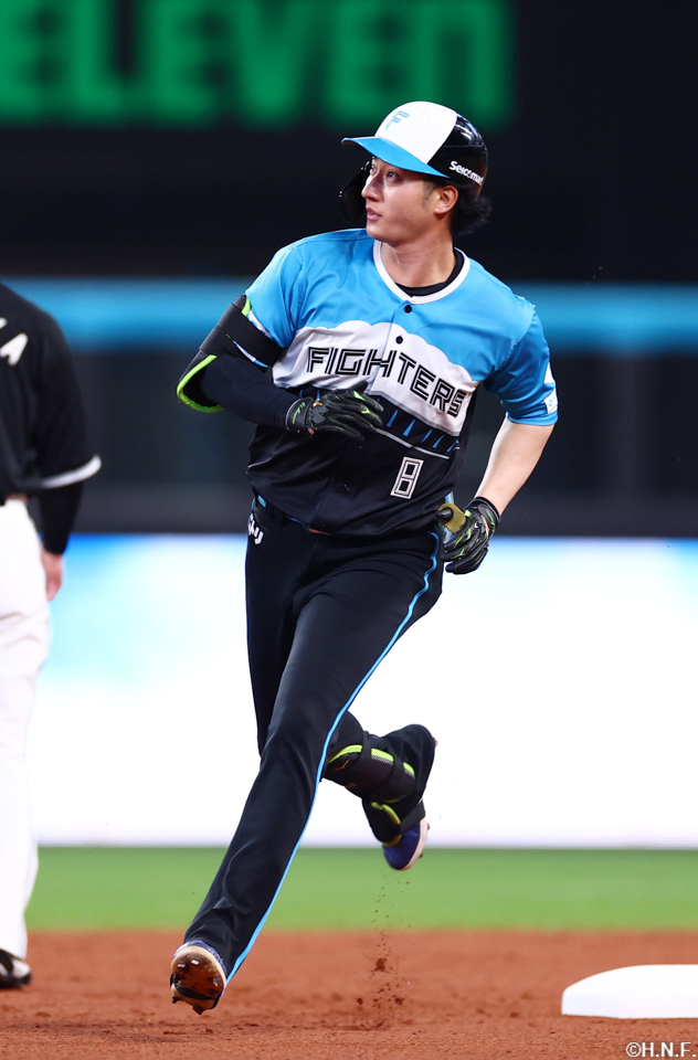 1回裏、先頭打者本塁打を放った淺間選手01