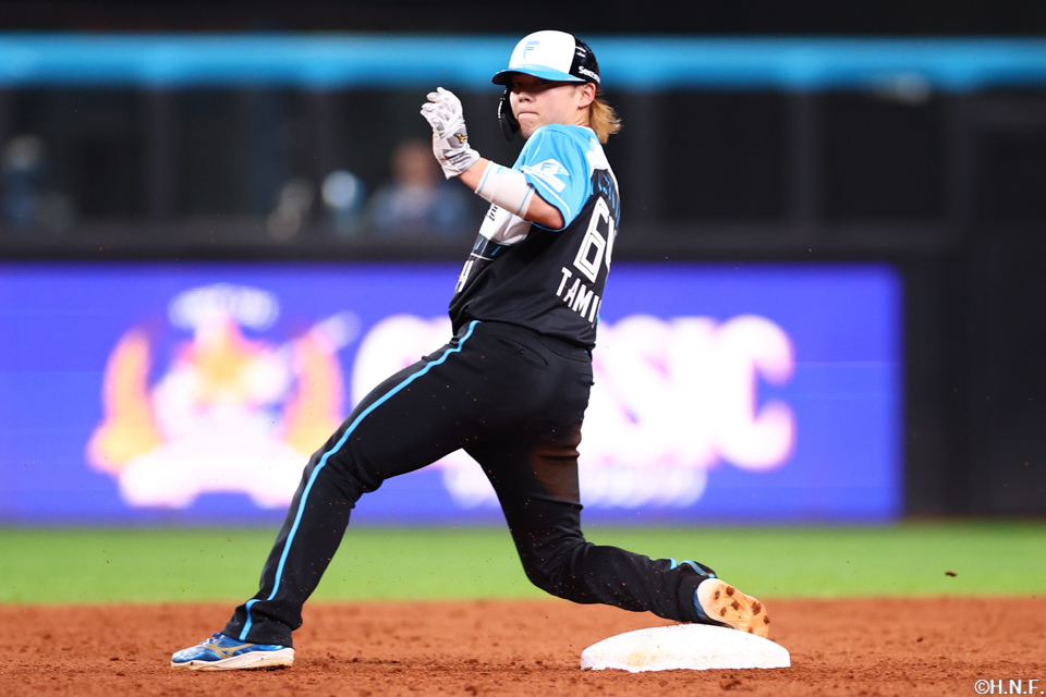 7回裏、盗塁をきめる田宮選手