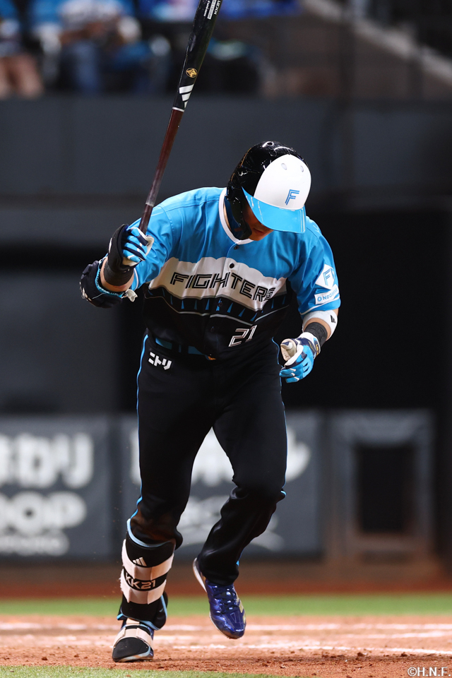 9回裏、左飛に倒れる清宮選手