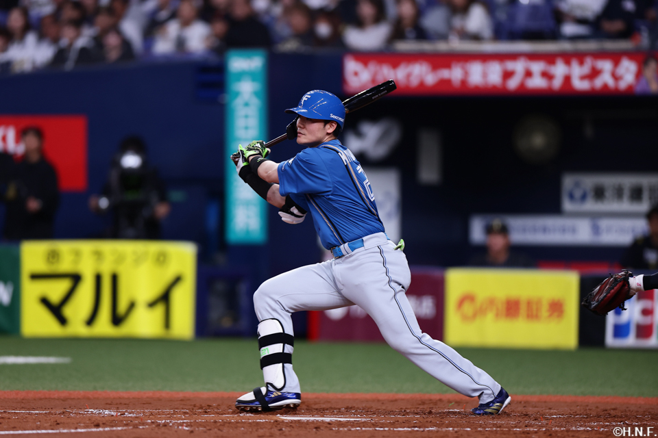 2回表、センターへ先制の適時二塁打を放つ清宮選手