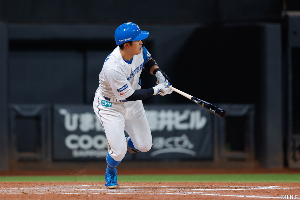 3回裏、レフトへヒットを放つ今川選手01