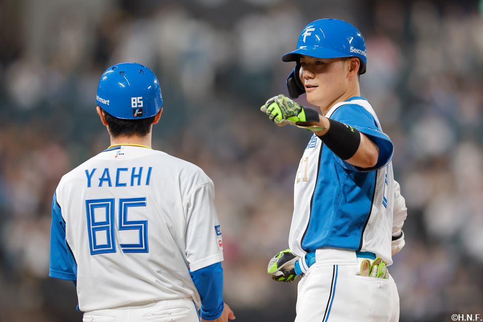 3回裏、センターへヒットを放つ清宮選手02