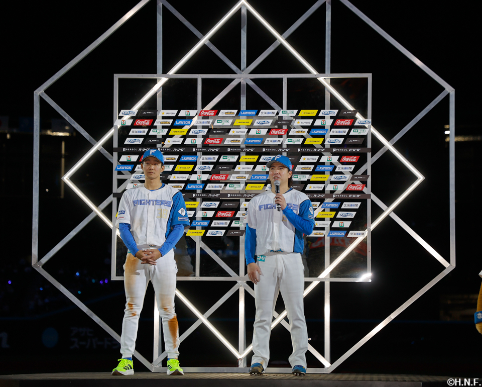 ヒーローの金村投手と石井選手01