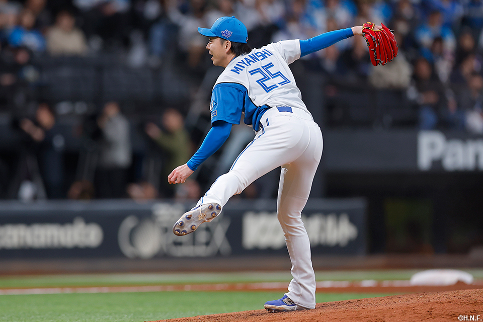 6回、四番手の宮西投手