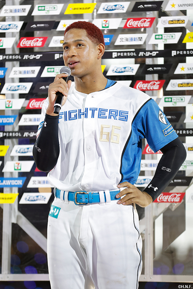 ヒーローの万波選手