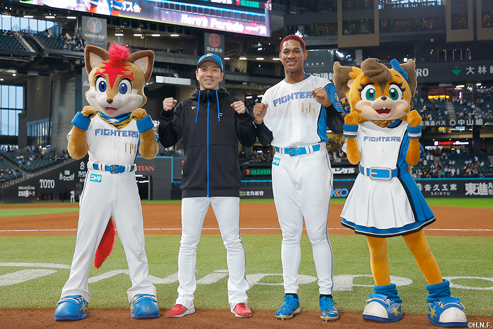 ヒーローの宮西投手と万波選手03