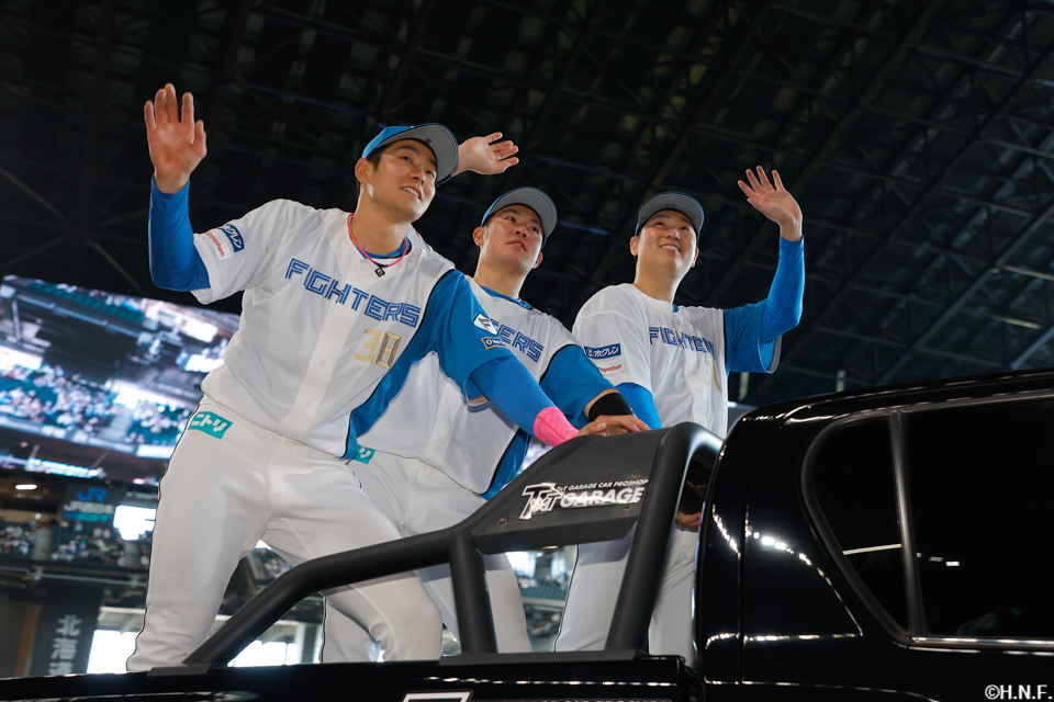 ヒーローの石井選手、古林投手、吉田選手01