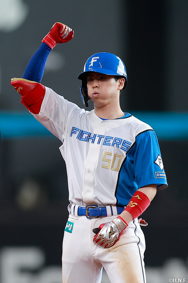 ７回裏、スクイズを決める五十幡選手02