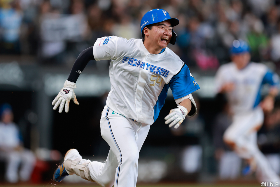 ７回裏、ライトへ適時打を放つ山縣選手02