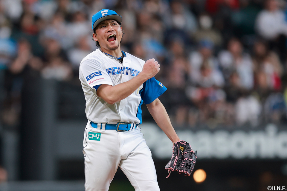 ８回表を抑えた伊藤投手