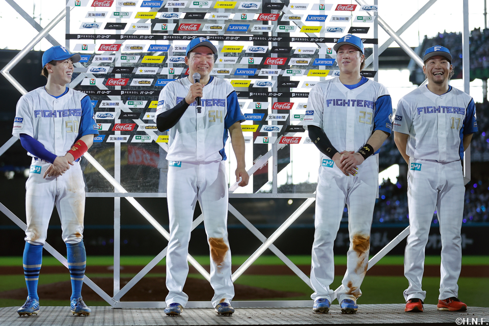 ヒーロの五十幡選手、山縣選手、伏見選手、伊藤投手01