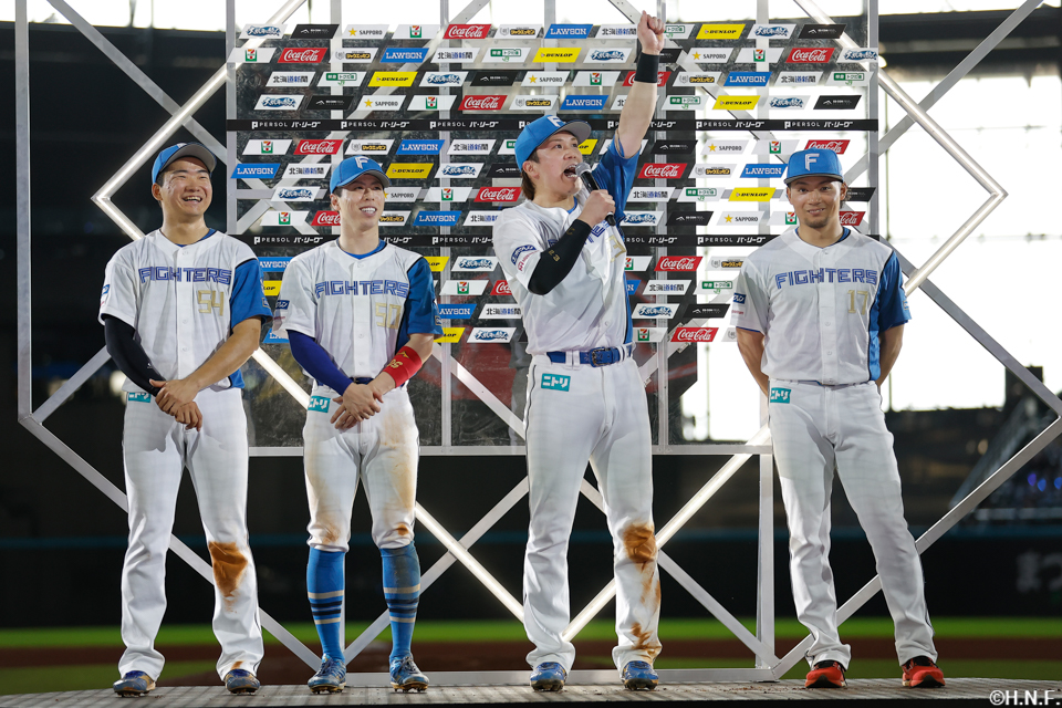 ヒーロの五十幡選手、山縣選手、伏見選手、伊藤投手02