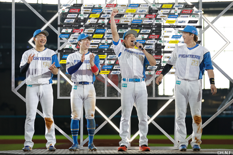 ヒーロの五十幡選手、山縣選手、伏見選手、伊藤投手03