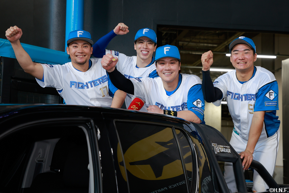 ヒーロの五十幡選手、山縣選手、伏見選手、伊藤投手04