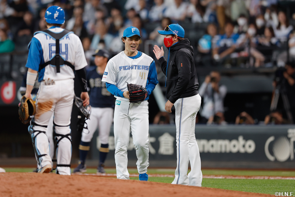 8回表、福谷投手と新庄監督