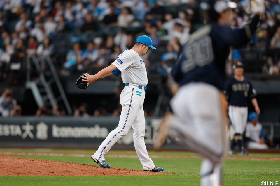 8回表、逆転満塁本塁打をあびた齋藤投手