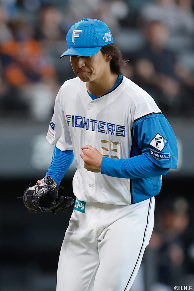 6回表を抑えた細野投手
