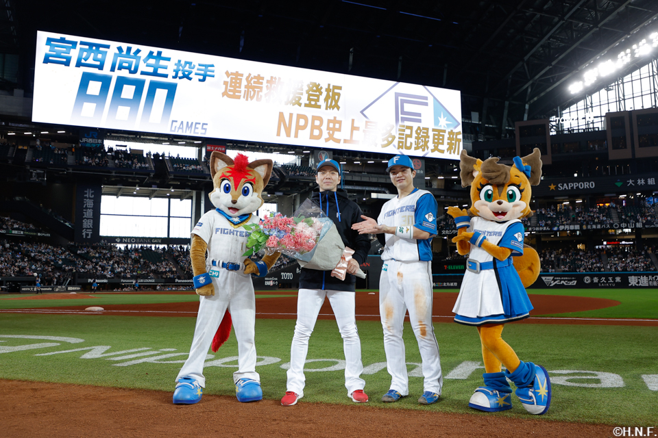 ヒーローの宮西投手と郡司選手04