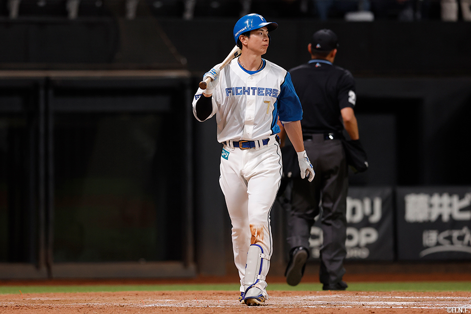 9回裏、松本剛選手が見三振に倒れてゲームセット