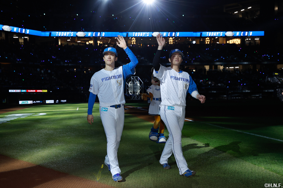 ヒーローの北山投手と郡司選手03