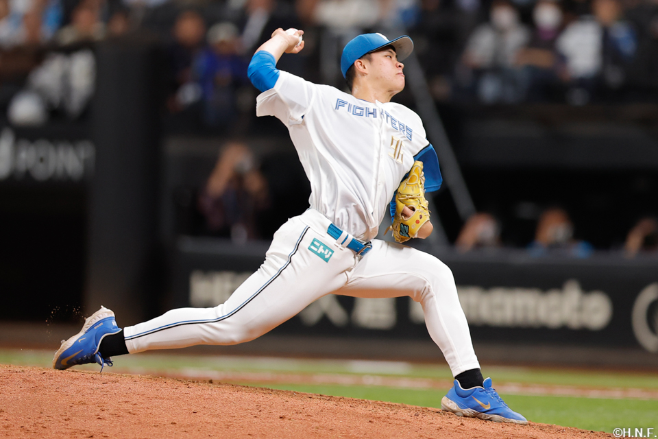 10回表、回跨ぎでマウンドに上がる孫投手