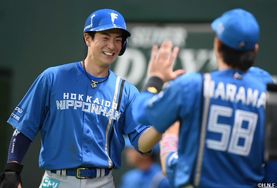 5回表、生還した松本剛選手