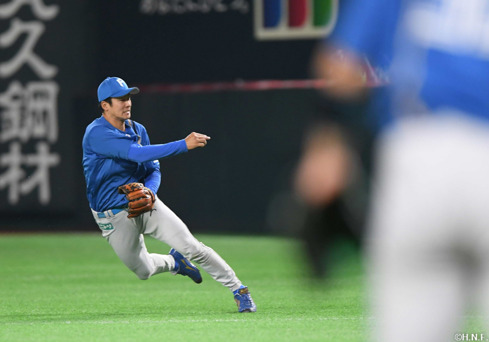 7回裏、好守をみせる石井選手