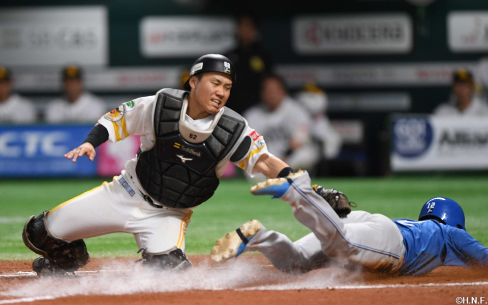 8回表、生還する矢澤選手