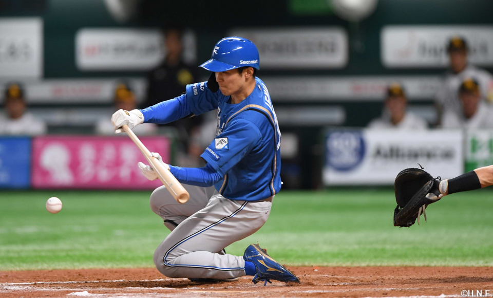 8回表、犠打を決める石井選手01