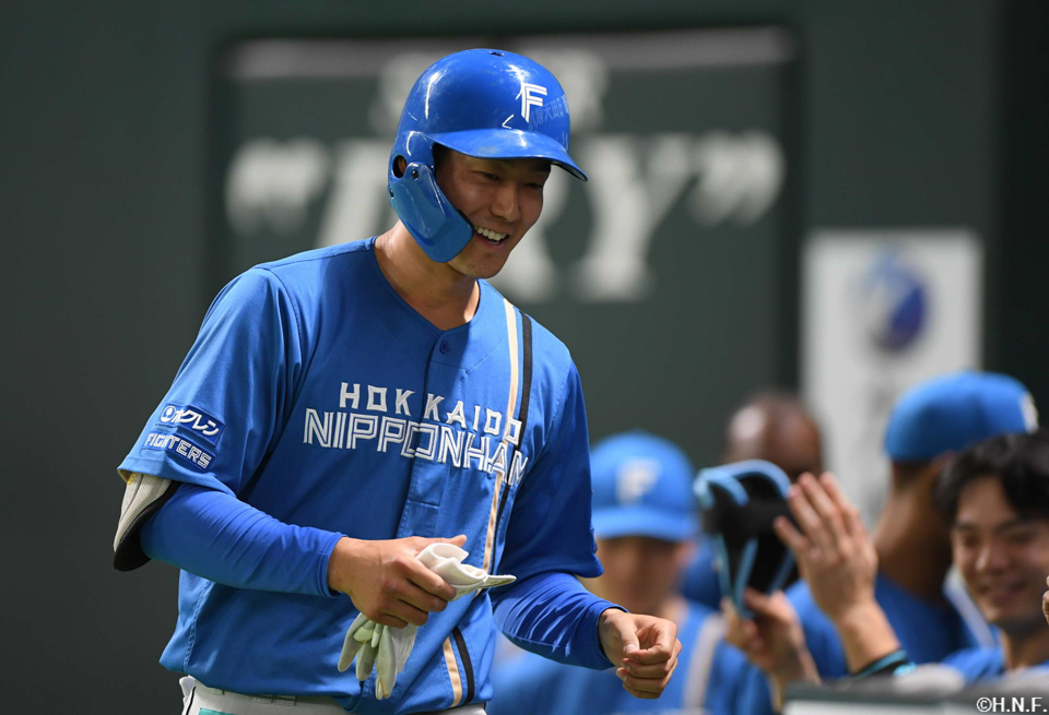 8回表、犠打を決める石井選手02