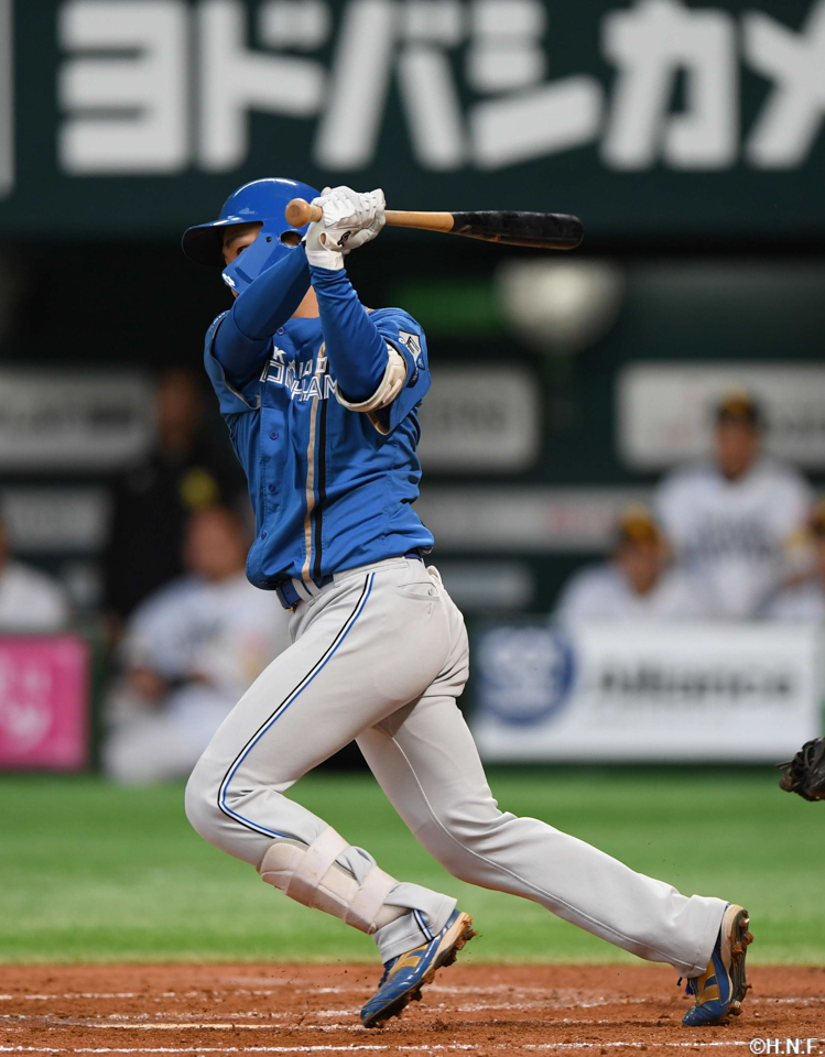 3回表、内野安打を放つ山縣選手