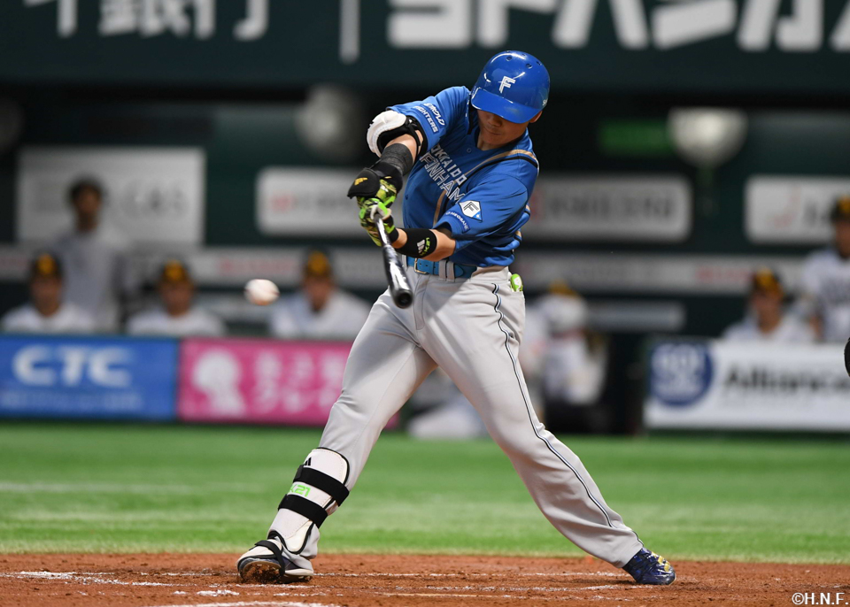 4回表、センターへ先制の適時打を放つ清宮選手01