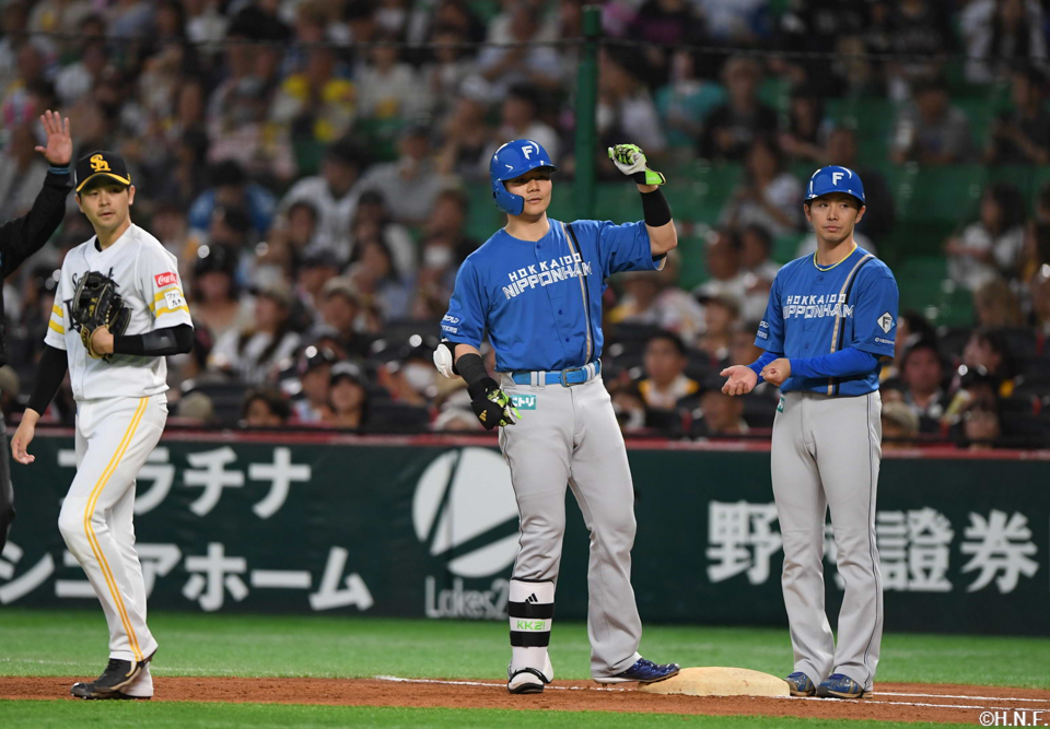 4回表、センターへ先制の適時打を放つ清宮選手02