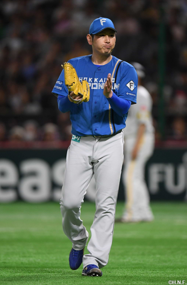 5回裏を抑えた加藤貴投手