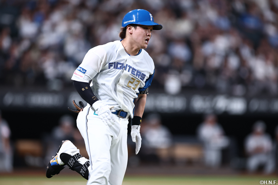 5回裏、レフトへ二塁打を放った伏見選手01