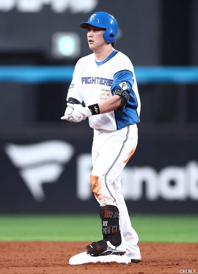 5回裏、レフトへ二塁打を放った伏見選手02