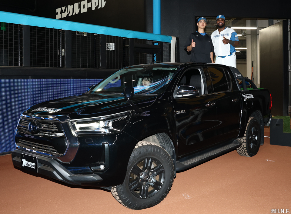 ヒーローの達投手とレイエス選手02