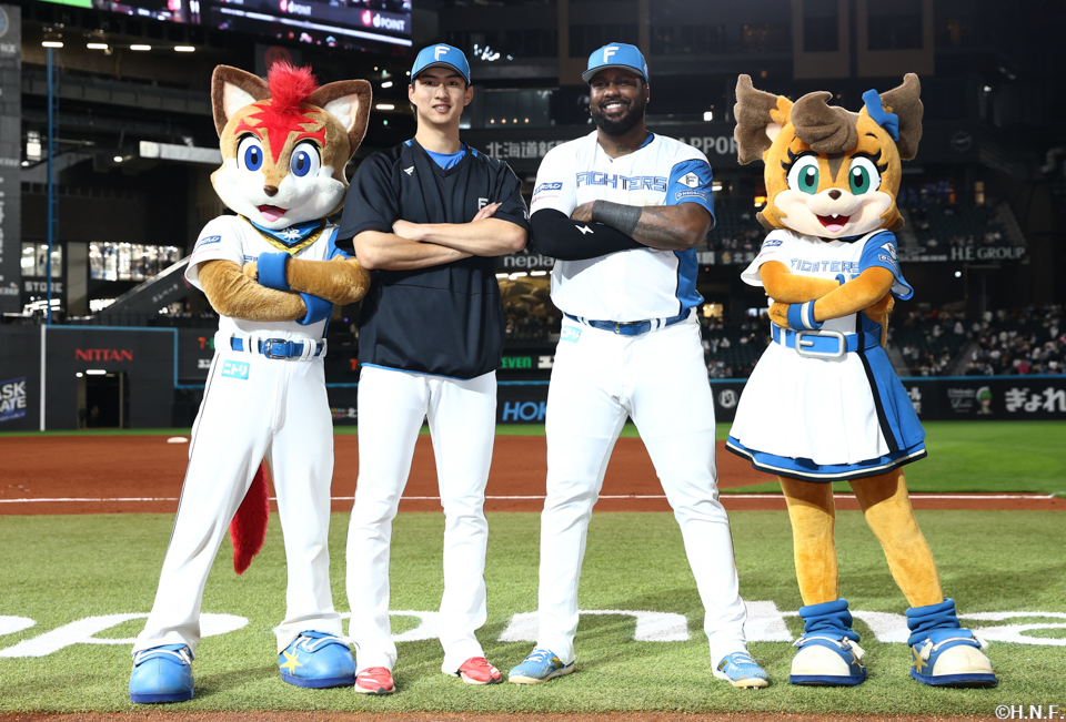 ヒーローの達投手とレイエス選手03