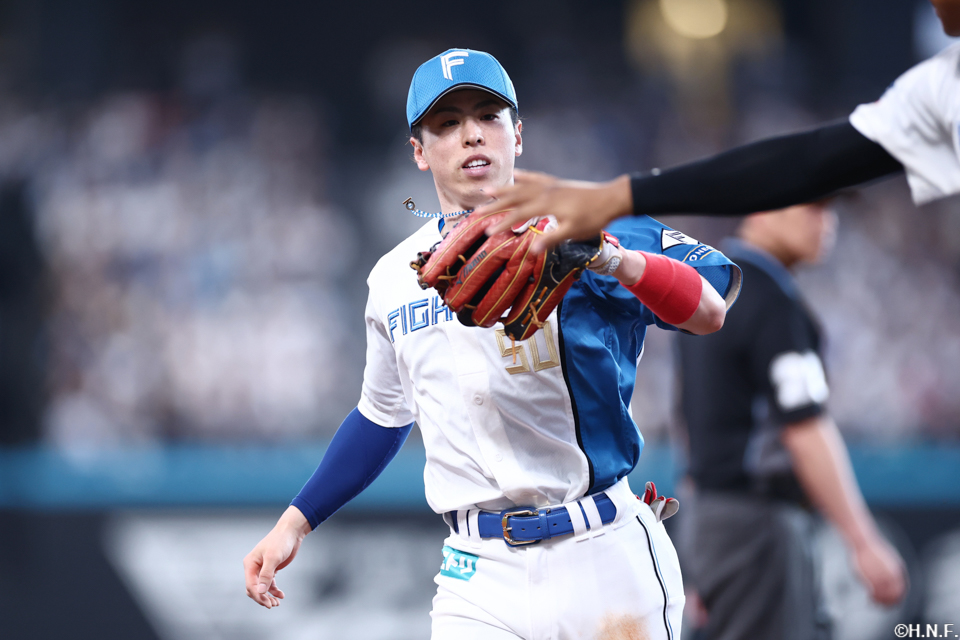 5回表、好守をみせた五十幡選手