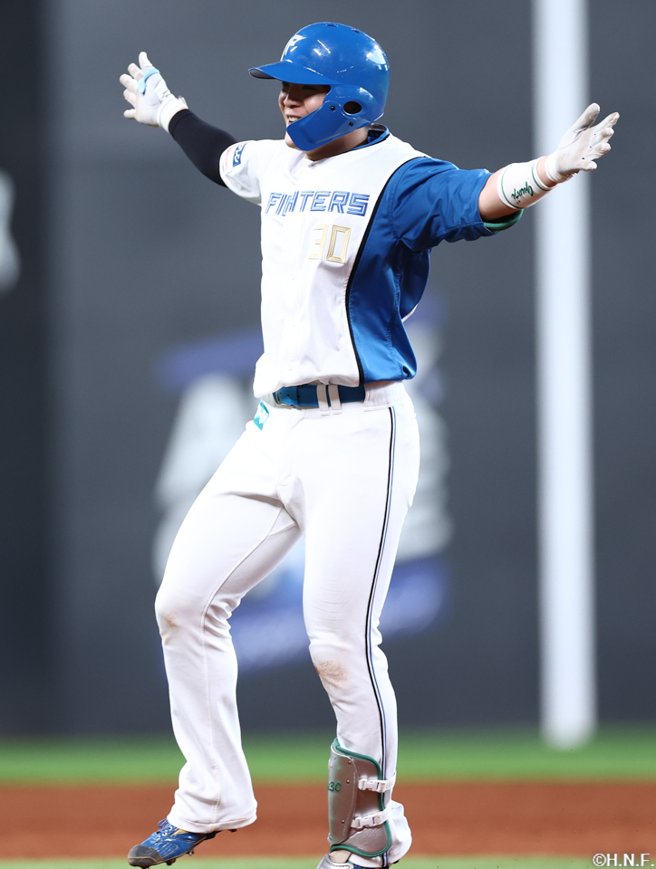 9回裏、サヨナラの適時打を放った郡司選手