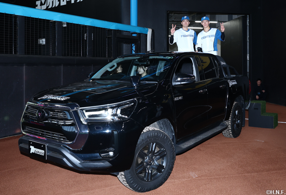 ヒーローの矢澤選手と郡司選手02