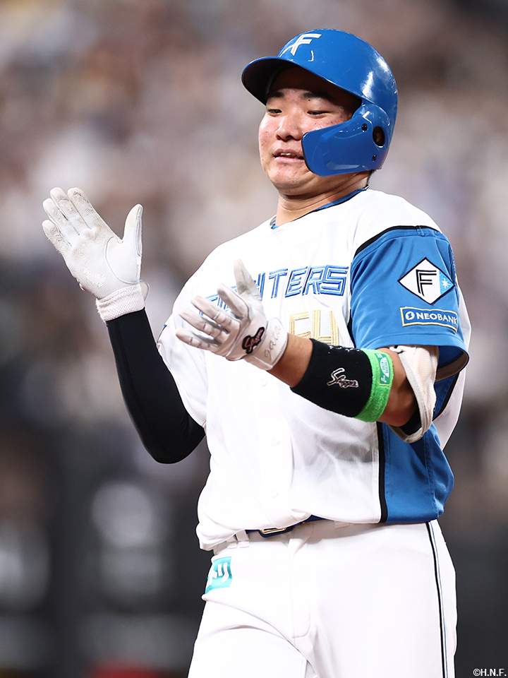 8回裏、レフトへヒットを放った山縣選手